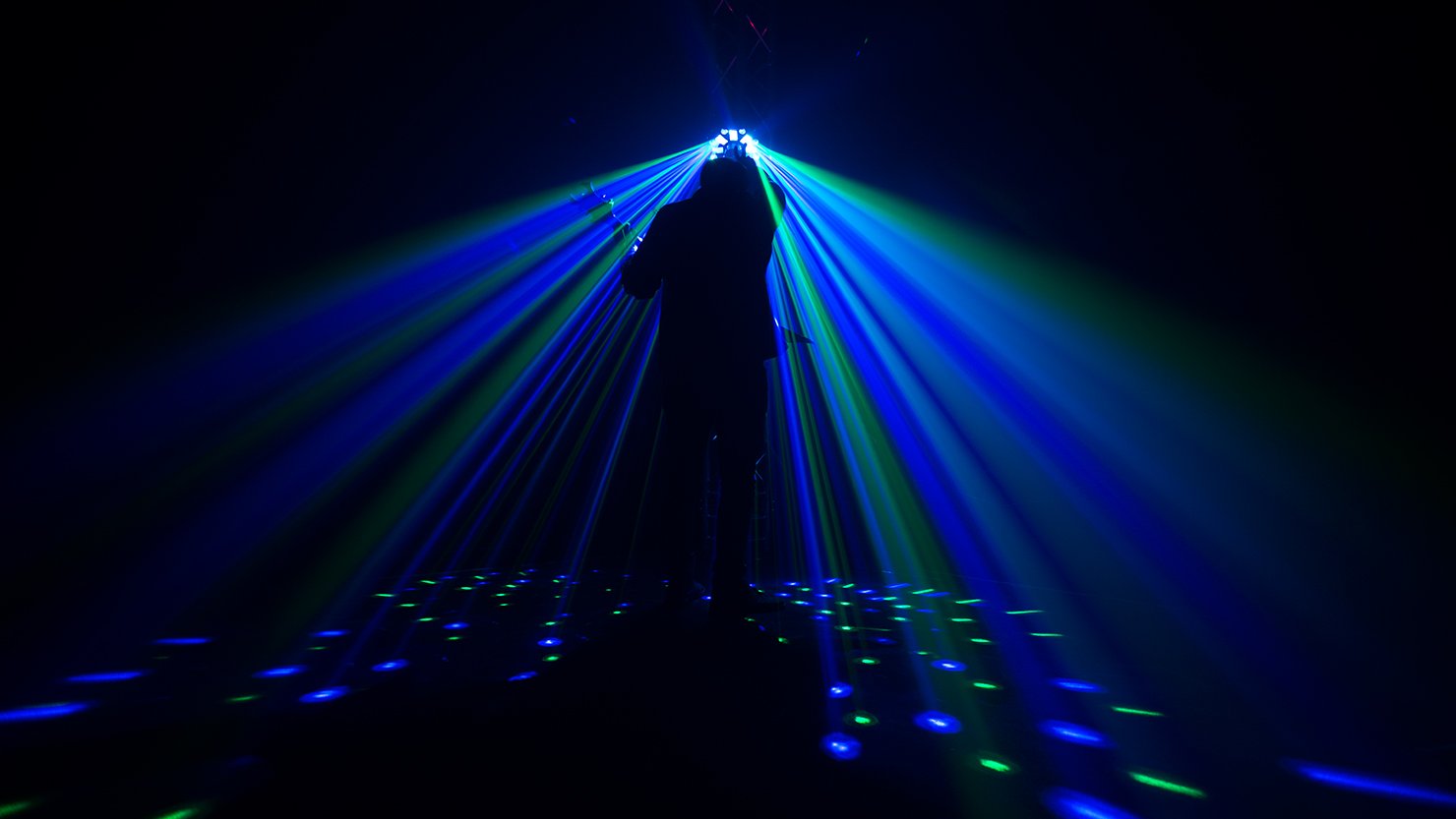 Chauvet DJ Swarm Wash FX ILS 4-in-1 LED DJ light + Haze in a can - Image 7